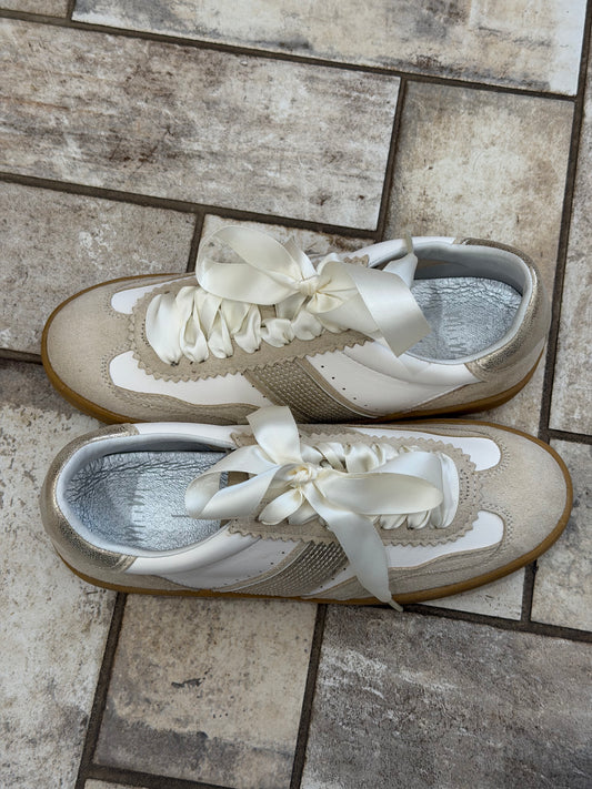 Miracle Miles Dixie Sneakers in Beige Gold
